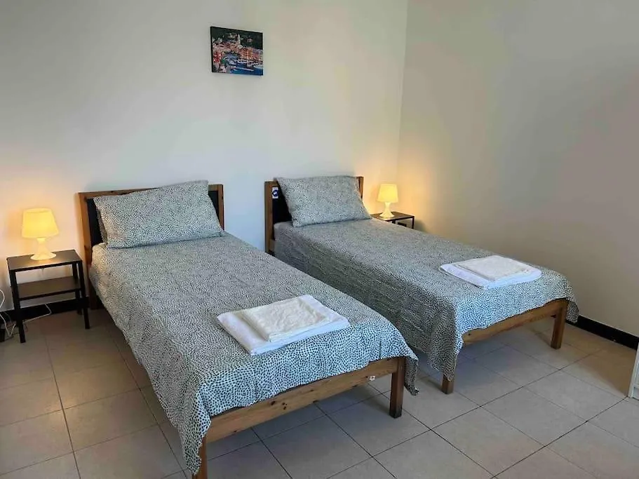 Central, Spacious & Completely Equipped Apartment Genova