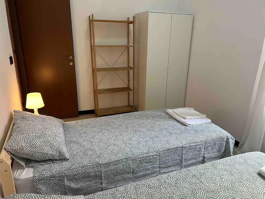 Central, Spacious & Completely Equipped Apartment Genova Italia